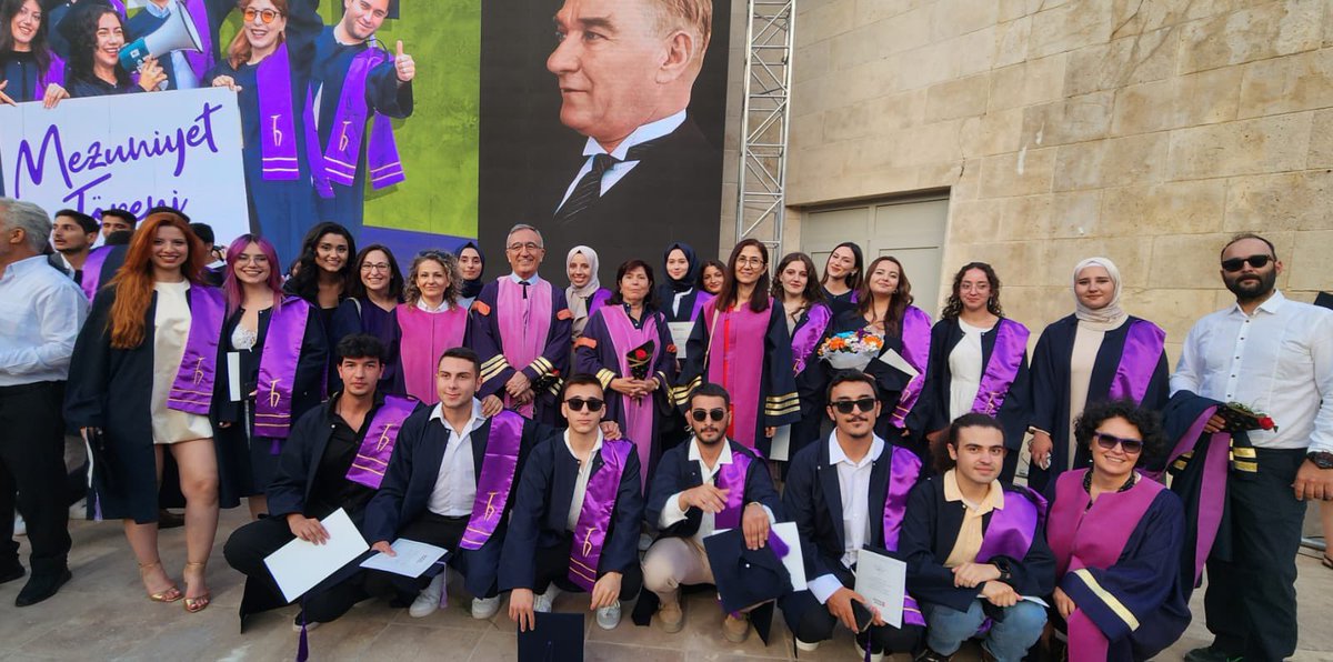 SadiSeferoglu's tweet image. Hacettepe Üniversitesi Eğitim Fakültesi 2024 yılı mezunlarını uğurladık.
(6 Temmuz 2023 - Saat: 18:00-20:00)

Bütün mezunlarımızın bahtları açık, şansları bol olsun🌺🌺🌺

#hacettepemezuniyet #mezuniyet #commencement #hacettepe #HacettepeEğitim