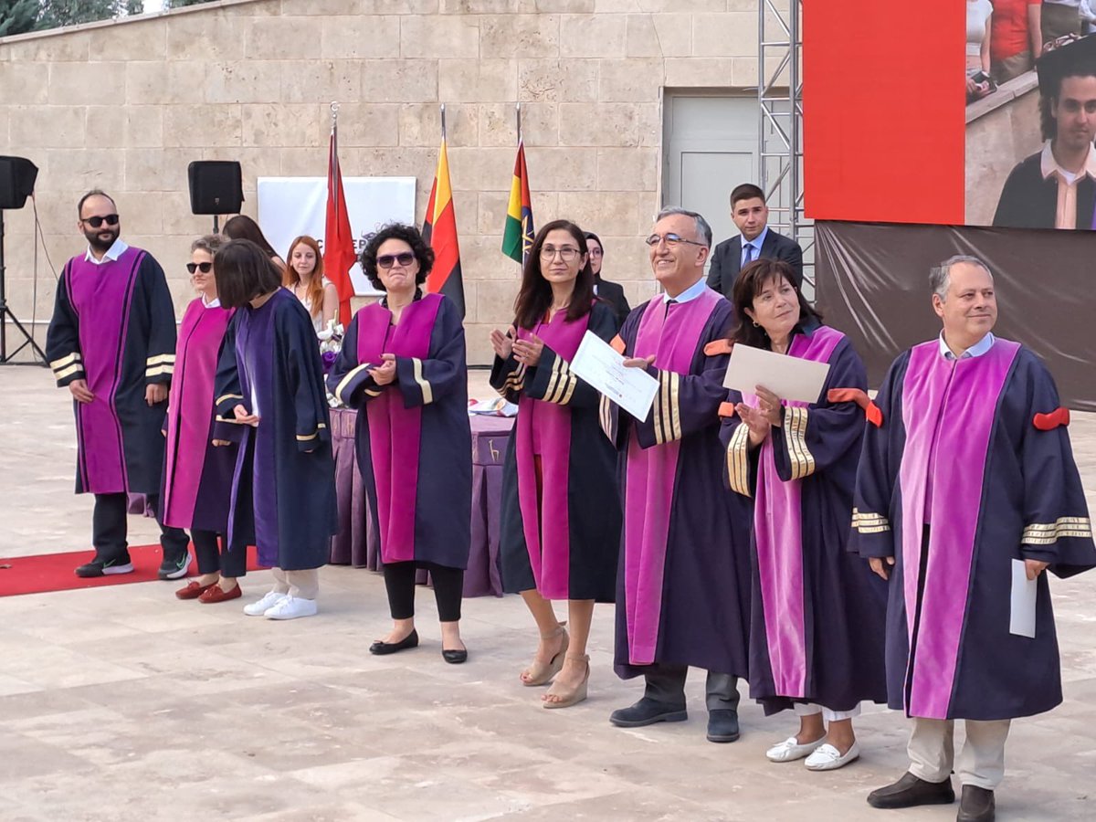 SadiSeferoglu's tweet image. Hacettepe Üniversitesi Eğitim Fakültesi 2024 yılı mezunlarını uğurladık.
(6 Temmuz 2023 - Saat: 18:00-20:00)

Bütün mezunlarımızın bahtları açık, şansları bol olsun🌺🌺🌺

#hacettepemezuniyet #mezuniyet #commencement #hacettepe #HacettepeEğitim