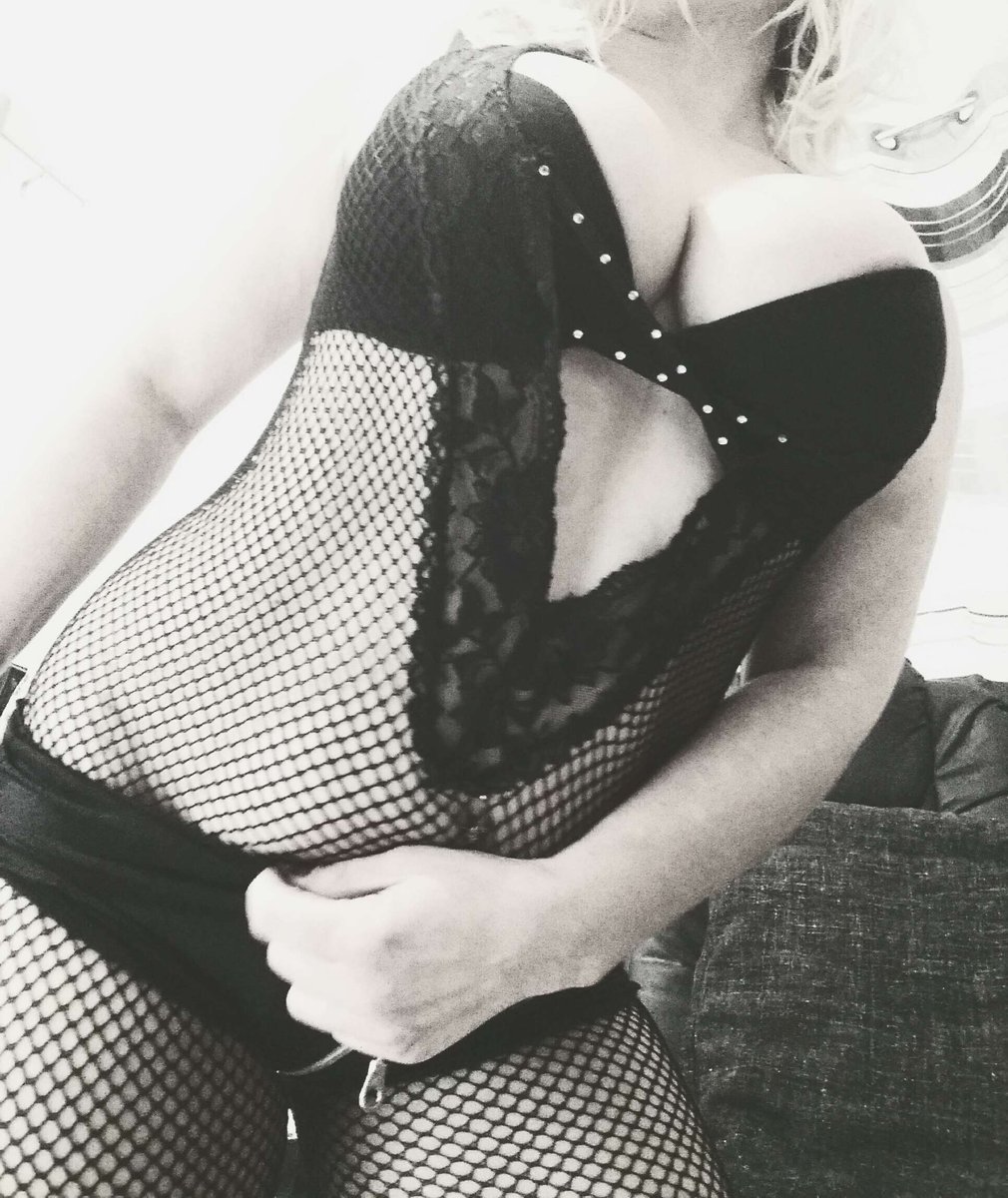 EosXcam's tweet photo. https://t.co/ZvnhLkS4X7  Hâte de vous retrouver en cam pour passer un moment sexy avec vous ;-) https://t.co/itjKH6CFF8