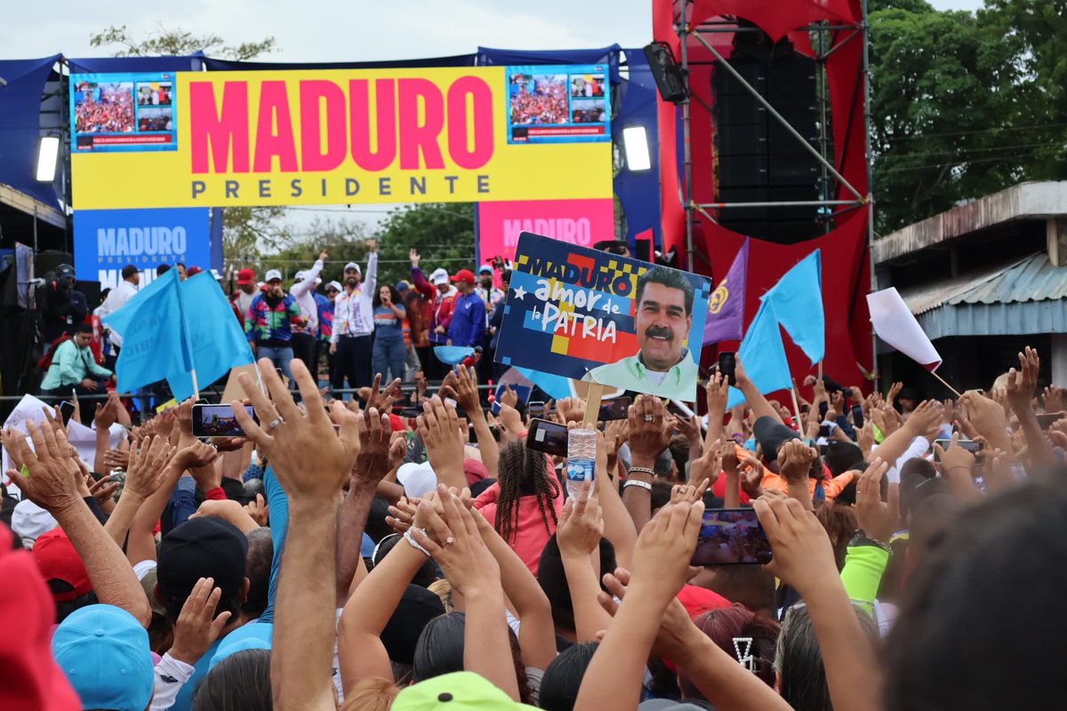 #Iribarren 
❤️Desde la parroquia Unión, con amor y  lealtad, el pueblo de Iribarren llenó las calles del sector San José, en apoyo al Presidente Nicolás.

#VenezuelaSoberanaYPlena