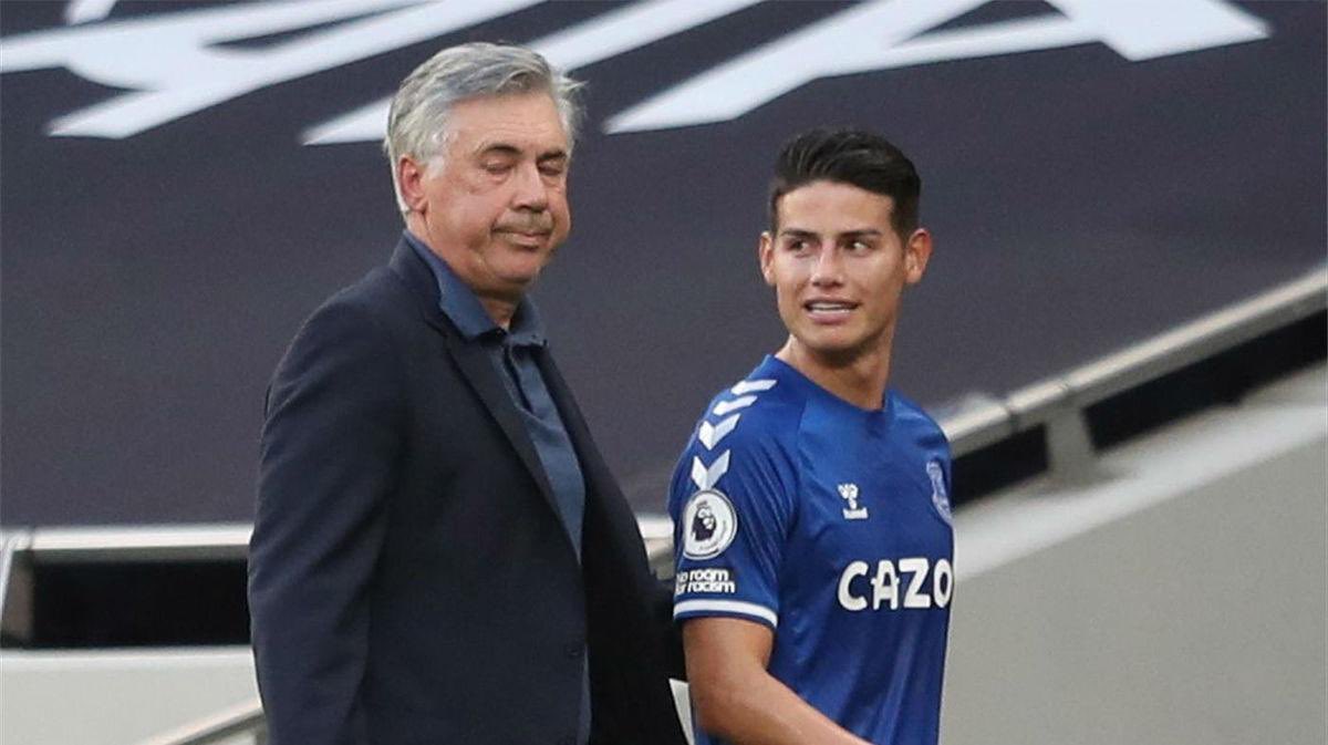 caanbriga's tweet photo. Denle un técnico con pinta de mafioso y el muy enfermo juega con la verga afuera. https://t.co/LC3CN8PGH2