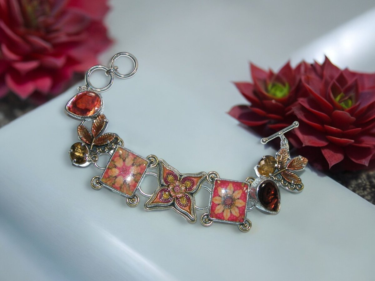 Amykahnrussell's tweet image. Our hand made tiles with enameling are so beautiful! Love these colors! #bracelet #enameling #gems  #HandmadeTiles #EnamelArt #ArtisanCraft #ColorfulDecor #HandcraftedTiles