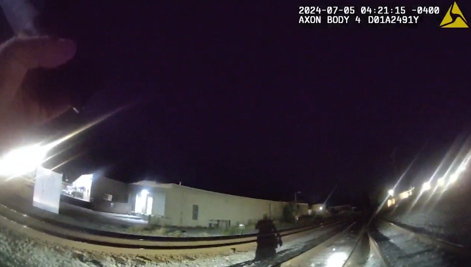 Adolescente pierde las piernas en accidente de tren en Georgia: shorturl.at/UJaf4