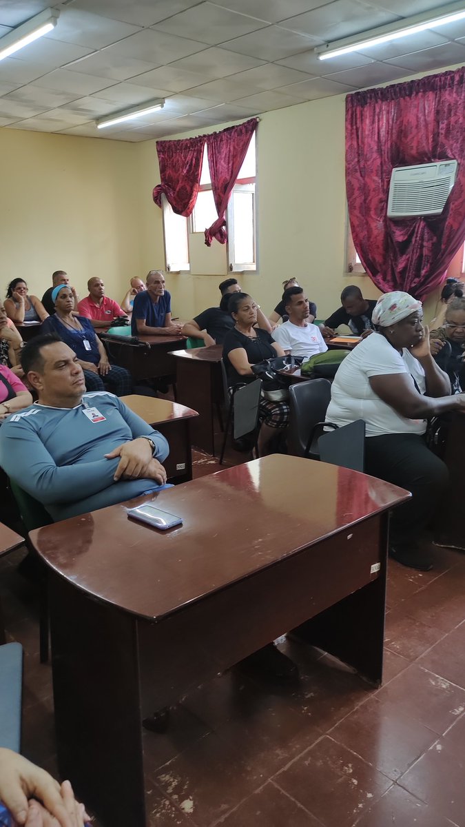 vitialemoa's tweet photo. Aprovechoza jornada de trabajo en la tarde de hoy con los mandos intermedios de la #ESUNI en el enfrentamiento año delito. https://t.co/hmNTHsIhAs