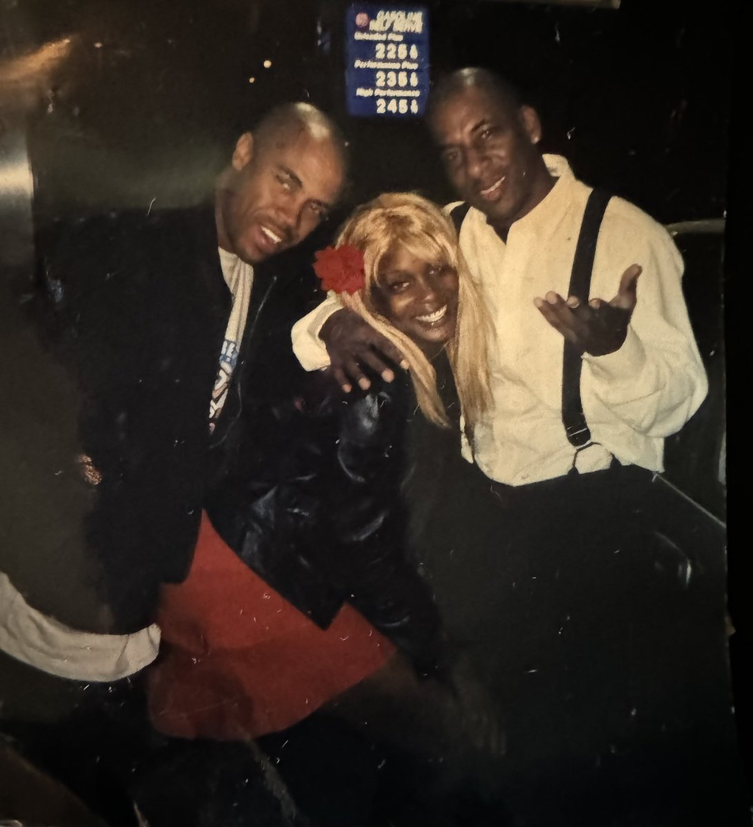Iowajai1's tweet photo. I’m devastated! I can’t believe that one of my favorite cousins in the world is gone! He taught me & my brother everything we know! The flyest person I know is no longer here! Love your people while you can because life is so short❤️🩹 #ripKT #oaklandsfinest #bloodline #gone2soon https://t.co/gX5dHW7ukH