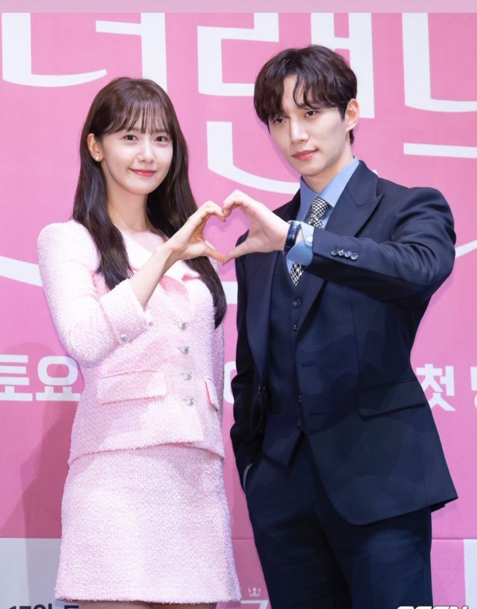 annymvieira's tweet photo. Meu casal 🩷💛
#leejunho #limyoona #yoona #junho #2pm #KingTheLand #guwon #cheonwon #Saran https://t.co/JYn19WTVQ6