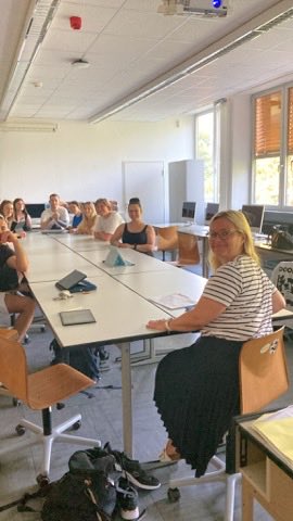 Mobilité européenne avec <a href="/Eramus/">Eramus</a>+ de nos deux professeures Mme Auger et Halty
👉 Visite de Berufskolleg Glockenspitz à #Krefeld en #Allemagne. 
🙏 Merci à Daniel Grautmann et Tom  Heinze à l’initiative de ce partenariat. ⁦<a href="/dsden64/">DSDEN64</a>⁩ ⁦<a href="/AcBordeaux/">Académie de Bordeaux</a>⁩ ⁦⁦