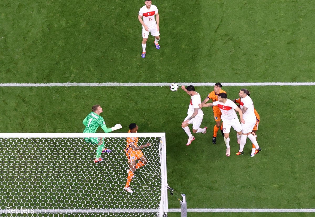 VOATurkce's tweet image. 🇹🇷 TÜRKİYE 1 - 0 HOLLANDA 🇳🇱

⚽️ Samet Akaydın 35&apos;

#EURO2024 #TURvNET