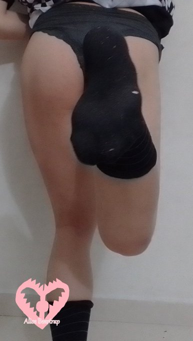 New set of pics, let's start with the right foot ; p #Feet #feetworshi̇p #femboy #nsfwtwtًً https://t<a href="/tag/feet"class="tags"><span>#feet</span></a><a href="/tag/feetworship"class="tags"><span>#feetworship</span></a><a href="/tag/femboy"class="tags"><span>#femboy</span></a><a href="/tag/nsfwtwt%D9%8B%D9%8B"class="tags"><span>#nsfwtwtًً</span></a>