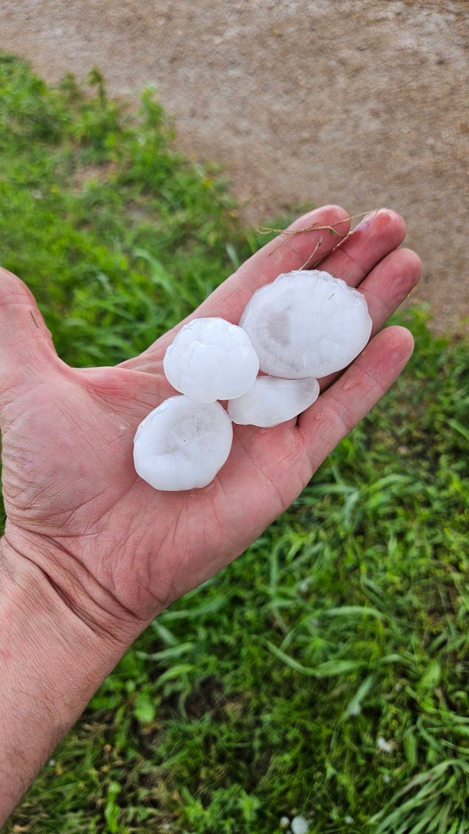 jcool0754's tweet photo. @JobmanAg @NWSNorthPlatte Just half mile north of your folks https://t.co/CEAa3q19CT