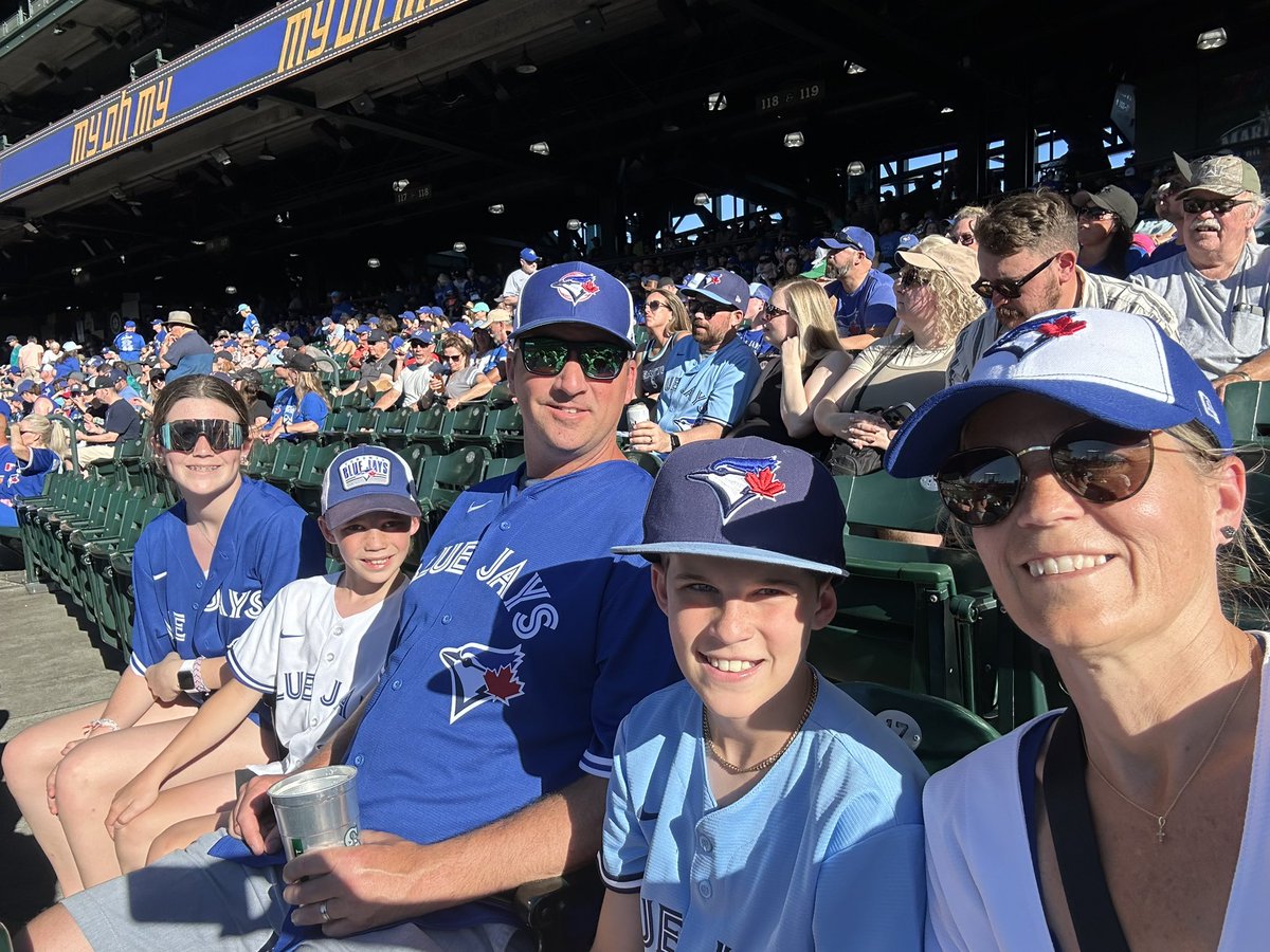 neddy444's tweet photo. Go Blue Jays!! Here from Calgary #TridentsUp https://t.co/vP6sXcpDK6