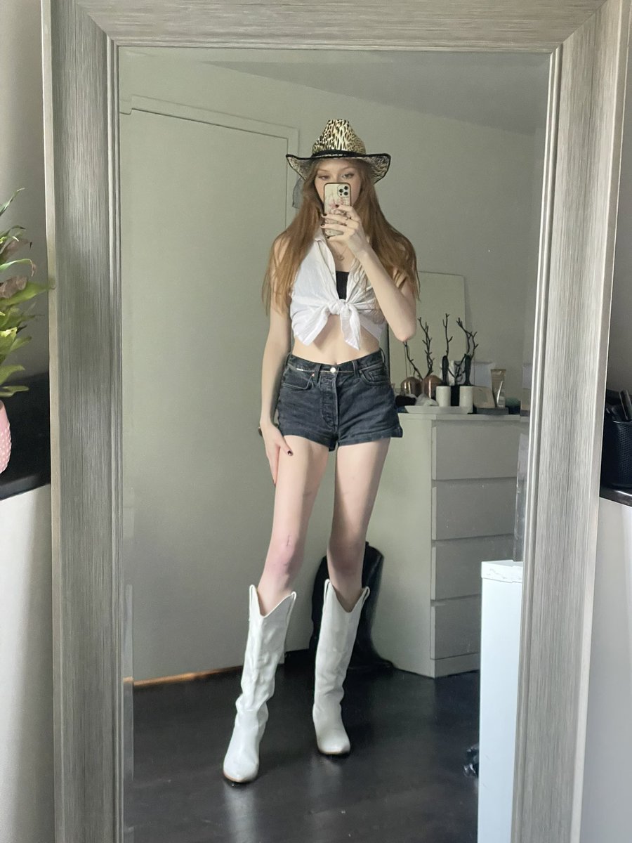 dreamyygem's tweet photo. first day of stampede yesterday, what do y’all think of my cowgirl fit? 🐄 https://t.co/HLU0NeSbBZ