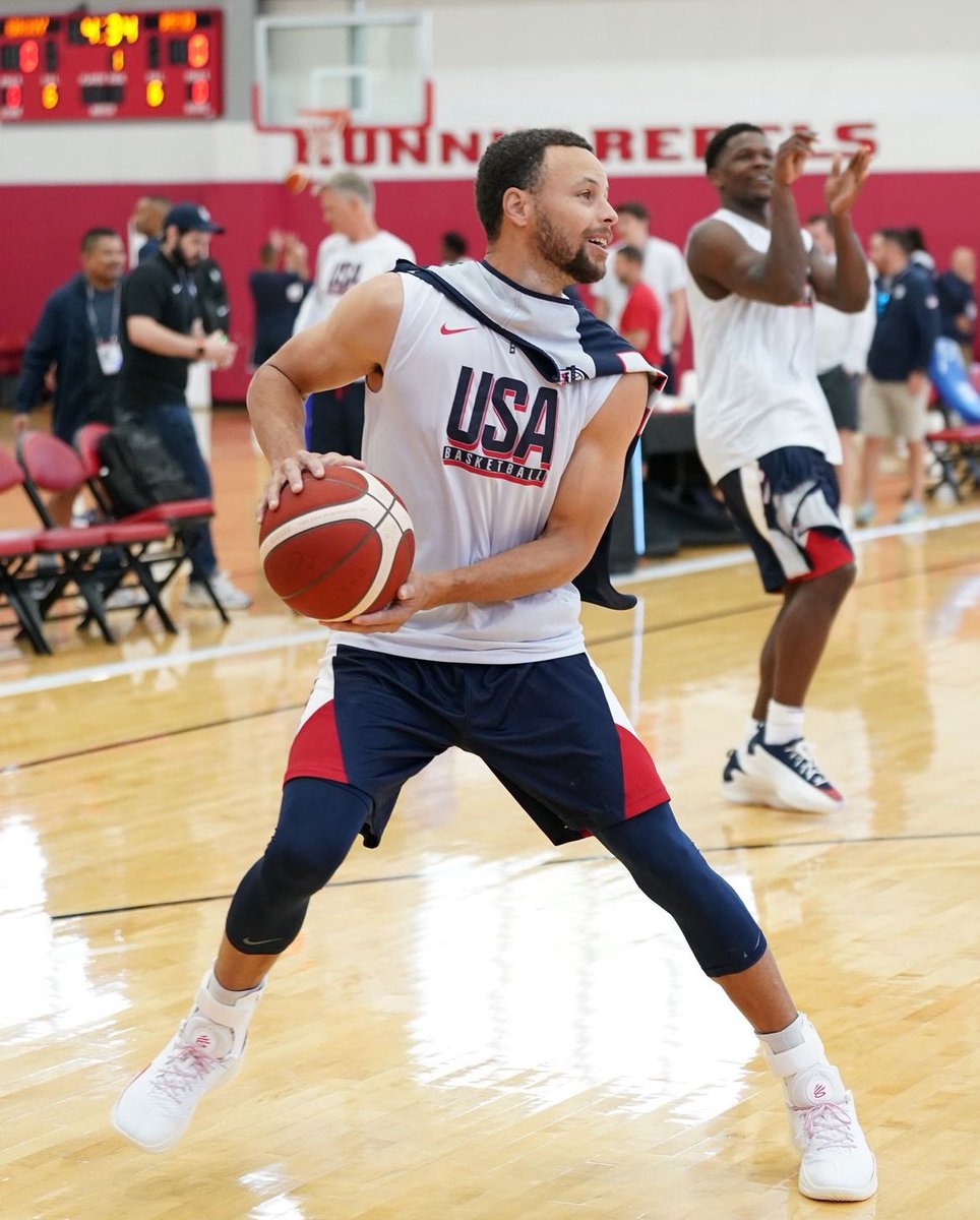 BronGotGame's tweet image. Still can’t believe what I’m seeing man, can’t wait for the Olympics to start 🇺🇸 🥇