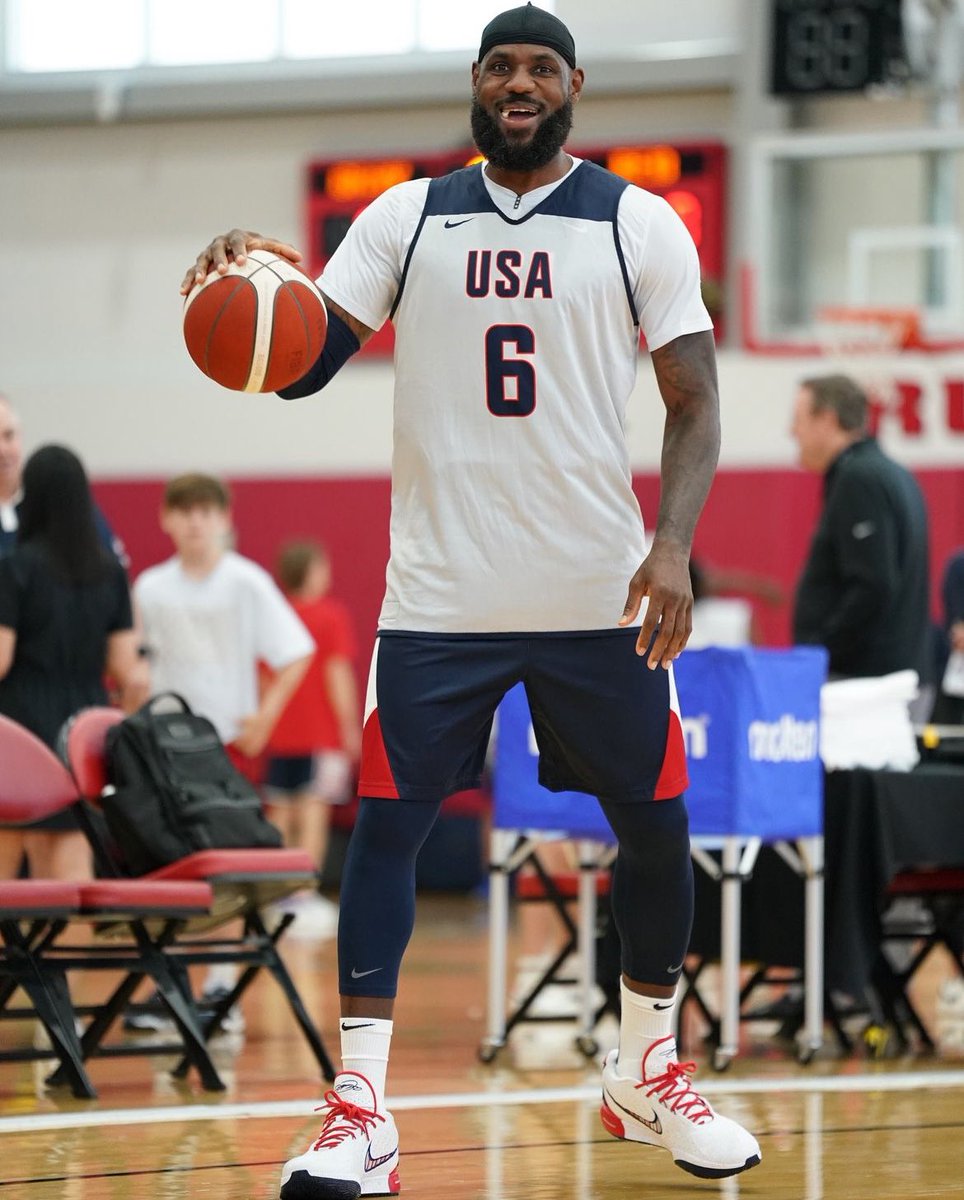 BronGotGame's tweet image. Still can’t believe what I’m seeing man, can’t wait for the Olympics to start 🇺🇸 🥇
