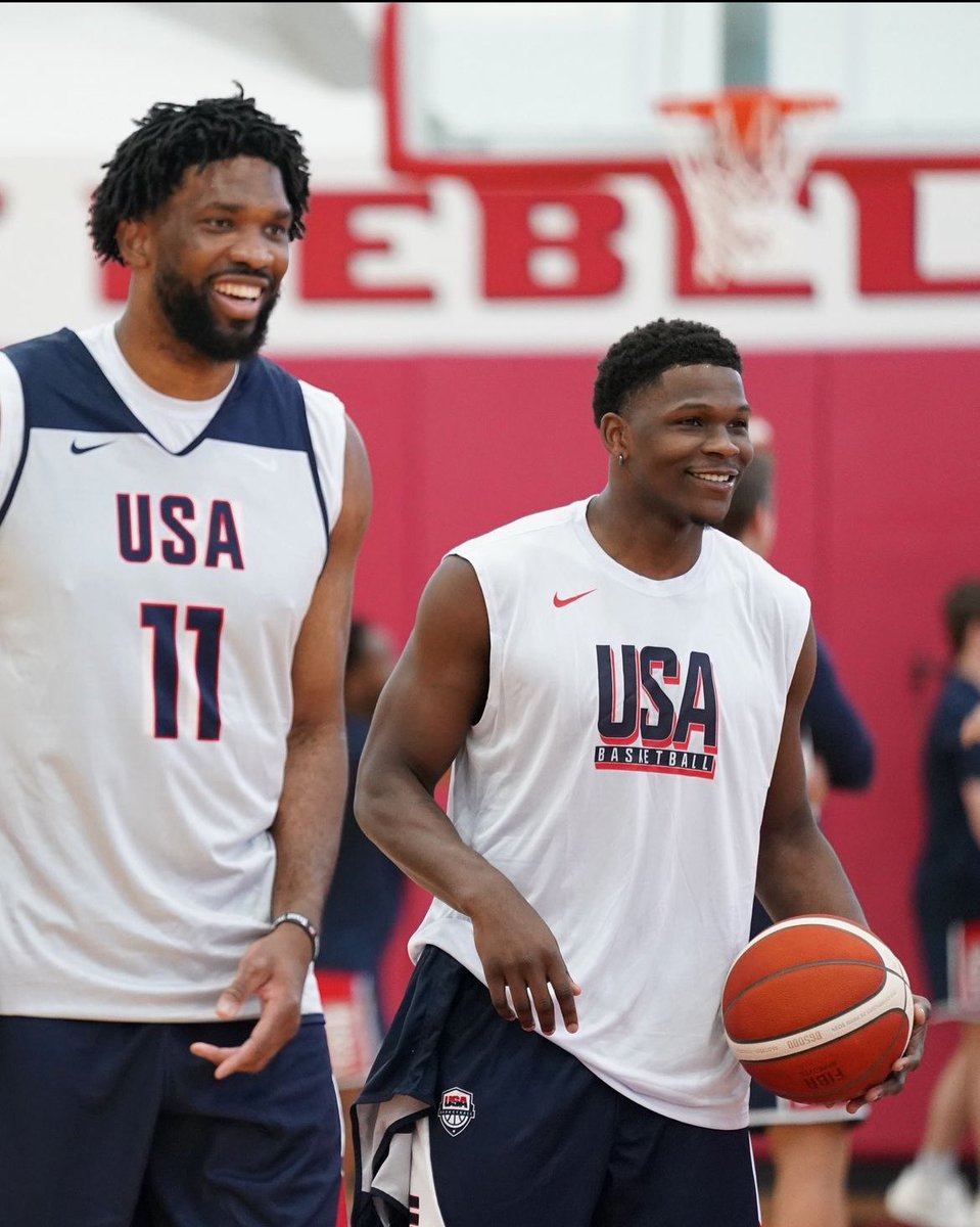 BronGotGame's tweet image. Still can’t believe what I’m seeing man, can’t wait for the Olympics to start 🇺🇸 🥇