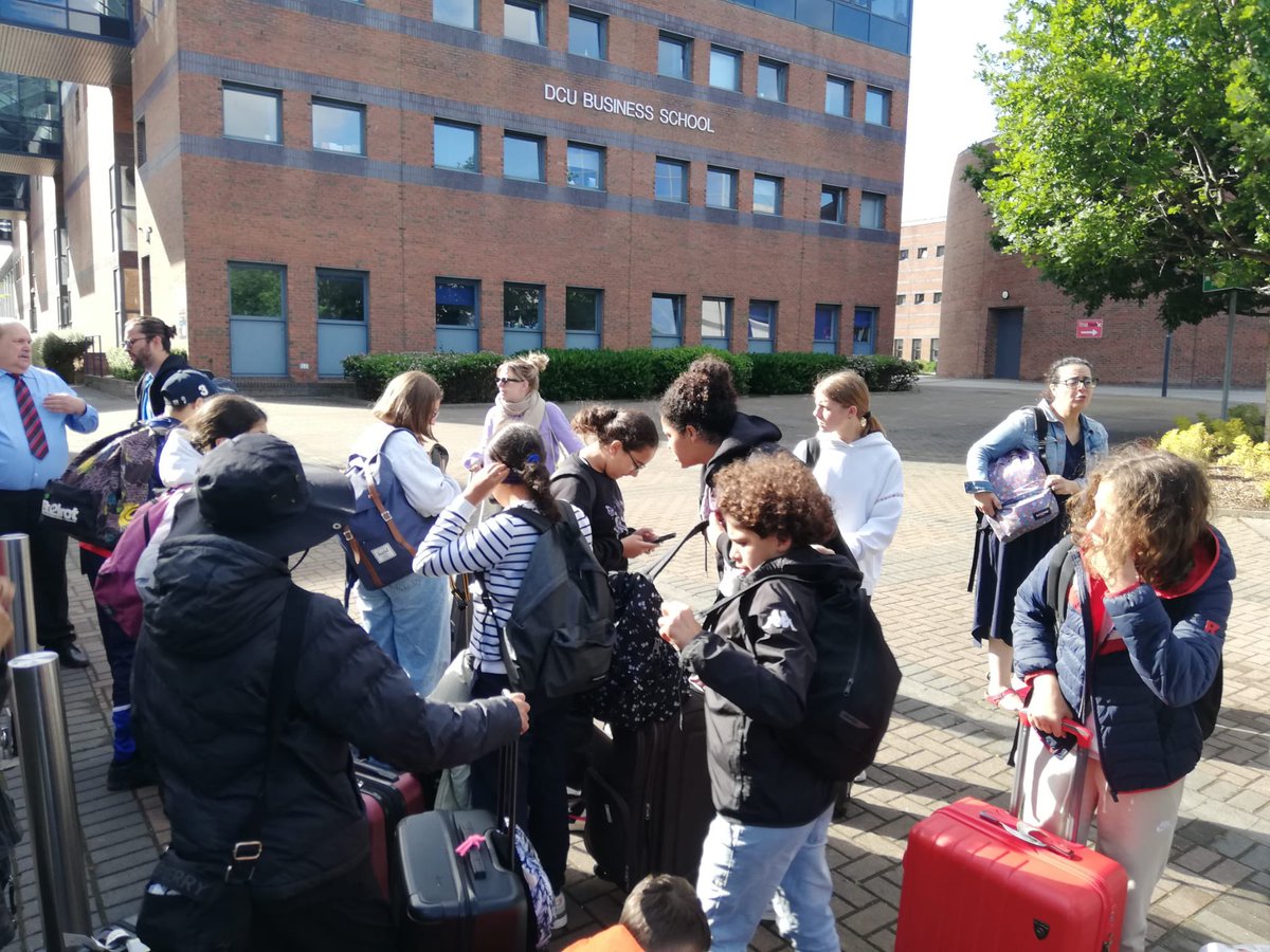 Séjour Erasmus à l’université de Dublin pour 17 jeunes du collège Robespierre pendant la semaine d’école ouverte ! Au programme : cours d’anglais, visites et moments de vie avec des élèves d’autres pays. Merci #consortium Erasmus académique et à #Drareic Normandie.