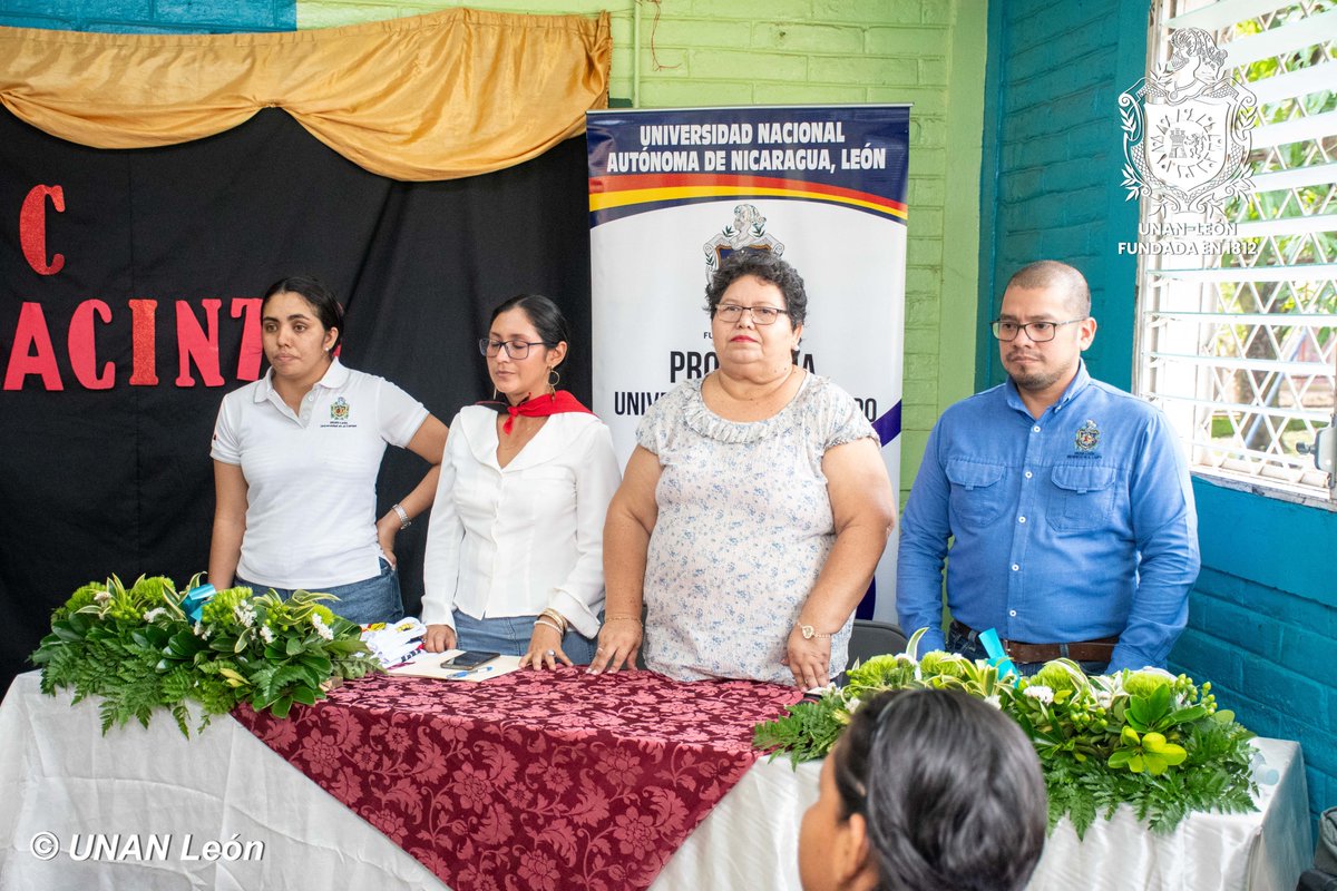 unanleon's tweet photo. Como parte de las buenas políticas educativas Revolucionarias, la UNAN-León inauguró el Aula de Tecnologías de la Información y la Comunicación (TIC) en la Universidad en el Campo, núcleo educativo San Jacinto, la cual lleva por nombre "Silvio José Valencia Donaire" quien era originario de la comarca San Jacinto del municipio de Telica y fue asesinado por la Dictadura Somocista en Nueva Guinea en 1987. Esta aula atenderá a 330 protagonistas de todas partes del municipio de Telica la cual proporciona un ambiente propicio para el aprendizaje práctico y la investigación innovadora.
