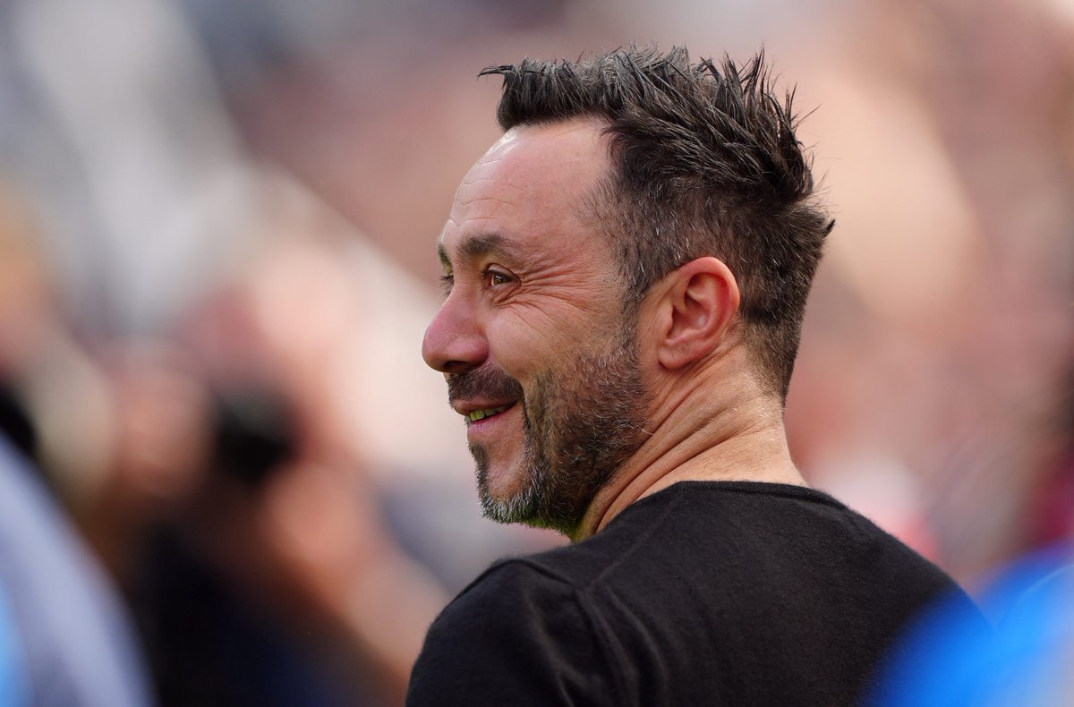 TeamOM_Officiel's tweet photo. Roberto De Zerbi : "J'ai pensé prendre une année sabbatique si je n'avais pas reçu une offre qui me stimulait. Il y a eu des contacts avec des équipes importantes, mais pour diverses raisons, nous n'avons pas trouvé d'accord. Les dirigeants de l'OM ont en revanche été très clairs dès le départ. Et c'est un endroit qui m'a toujours fasciné, j'ai admiré, quand j'étais petit, des champions comme Rudi Völler et Chris Waddle. Il y a des supporters très chauds et passionnés, un peu comme moi."

@Zeta_Luiss | #TeamOM 🔵⚪️