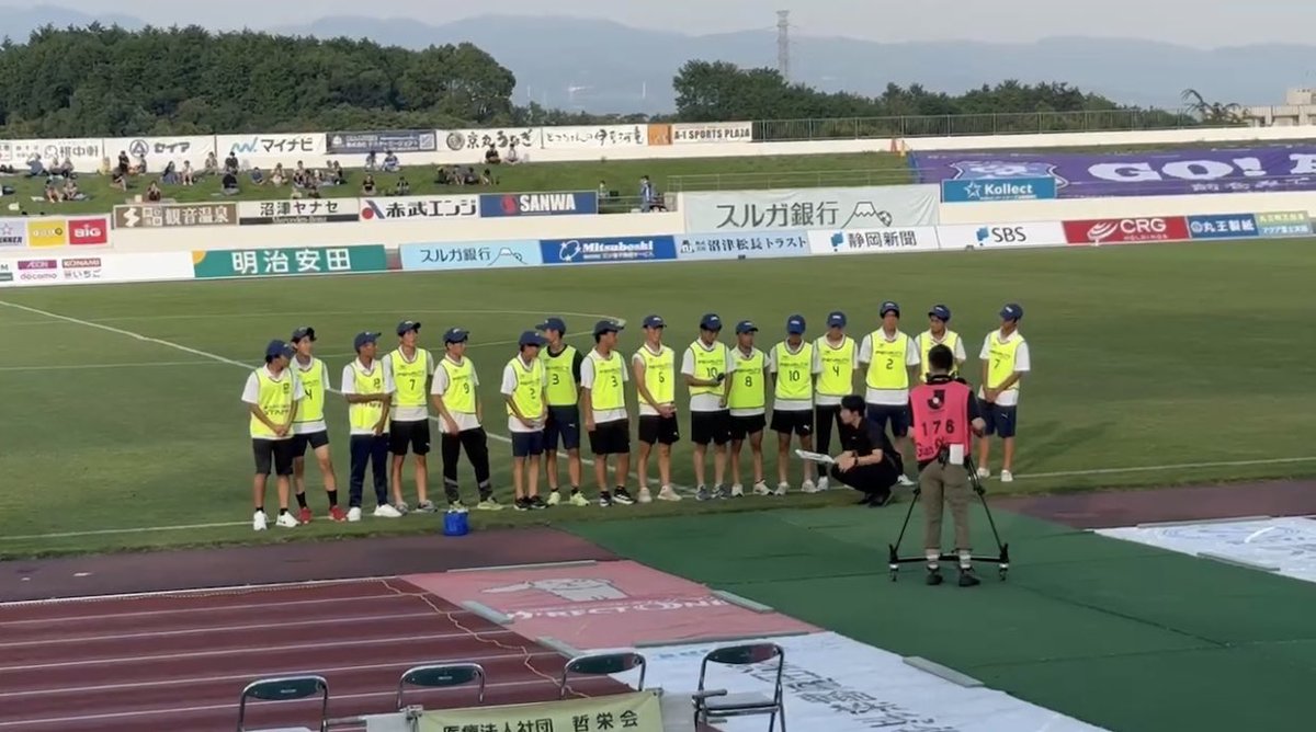 ncfc284's tweet photo. #アスルクラロ の運営ボランティアをさせていただきました。リーグ公式戦後のボランティアでしたが、試合も快勝し素晴らしい1日となりました。
また、菅井選手、附木選手の2選手ですが、クールダウン中にも関わらず写真撮影に応じていただきありがとうございました！

@yfc39
@ta90802_lacos
#沼津大宮 https://t.co/VOparhTQ4Y