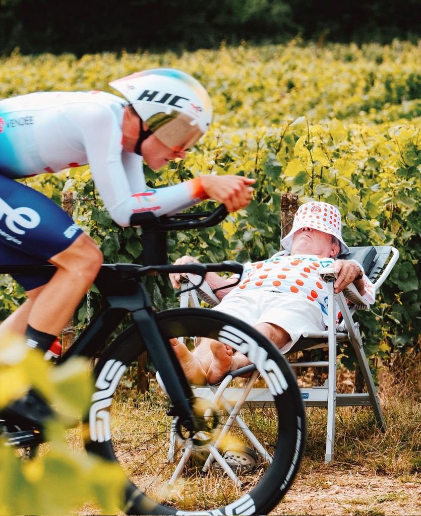 Portar el concepte de "la migdiada mirant el Tour" a un altre nivell. Millor esport del món.