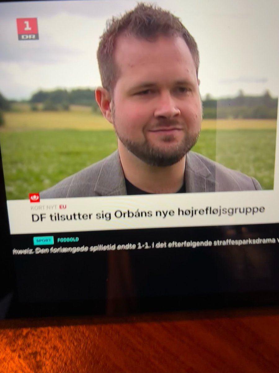 FribertNicholas's tweet photo. Alle ved en god sutter giver venner. 
#dkpol https://t.co/uITzjebRuq