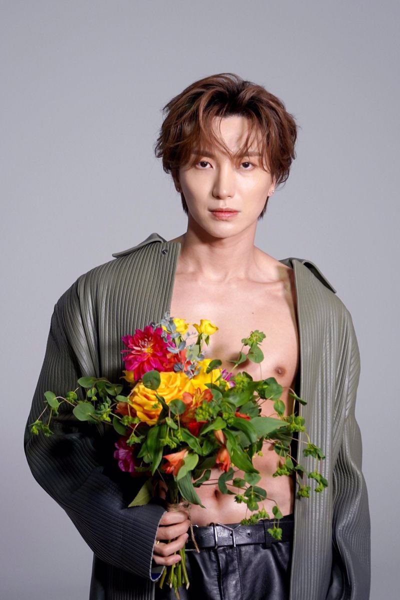 kchartsmaster's tweet photo. Super Junior’s Leeteuk on recent live:

— “The comments asked if I like men or women? I like both. I'm not the type to specifically dislike certain people. If I answer such a question too directly, it will cause controversy.” https://t.co/aaoSJXVlyy
