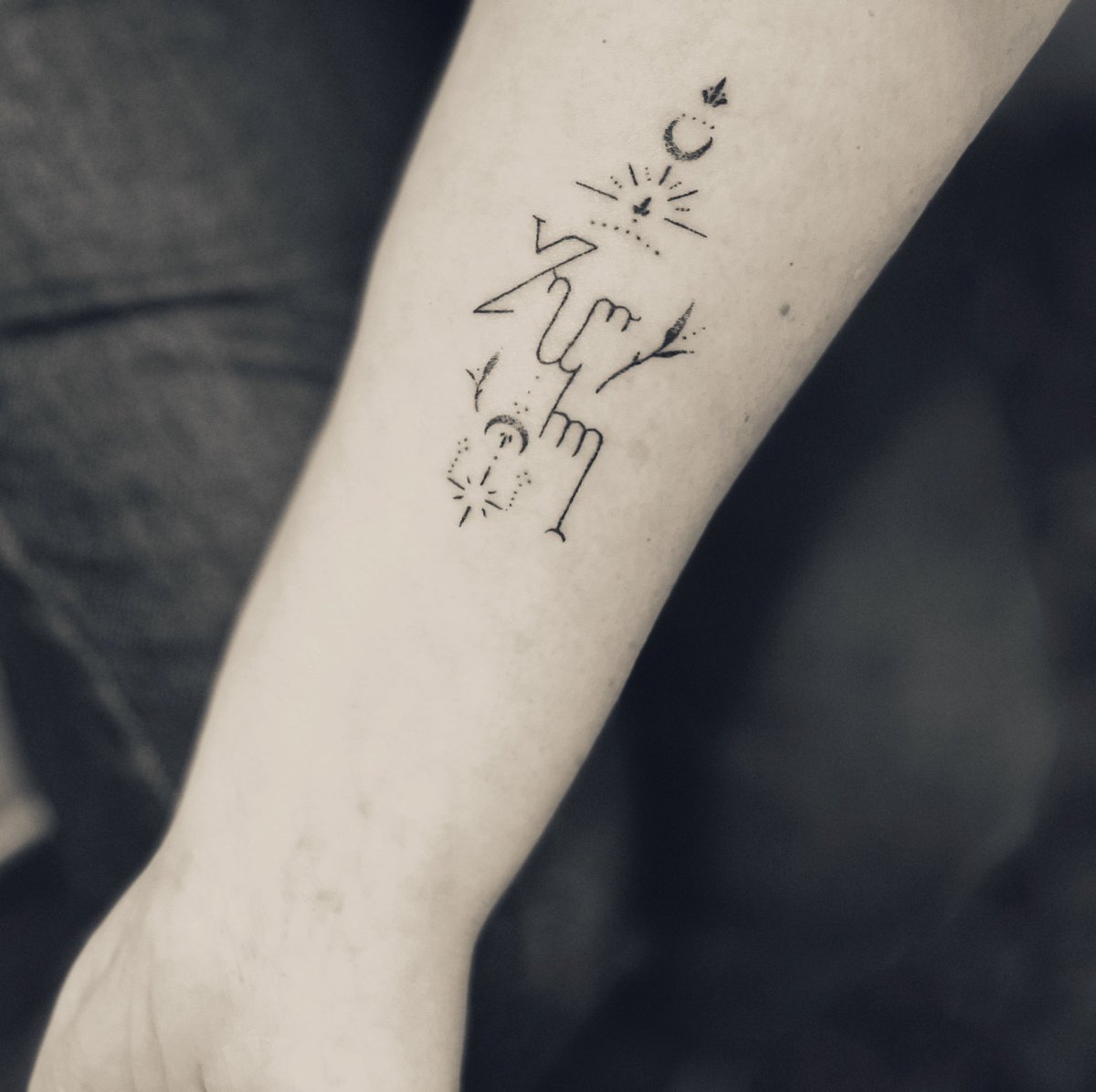 karenmac10's tweet photo. Thanks to the lovely Lisa at Skin Magick in Keighley, my trilogy is done β¦my family π§βπ§βπ§β€οΈ, Alexβs name & my love for music πΆπΈ all represented #NeverTooOldπ #Handpoked https://t.co/QF7bPzl8xe