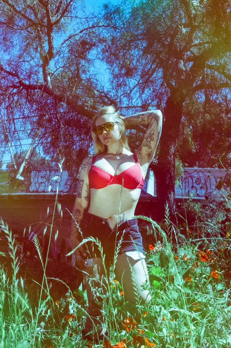 Custom video special is going on today  https://t.co/xfu4Je2fXb 🥳 5 min for under $100🤩 30% off next