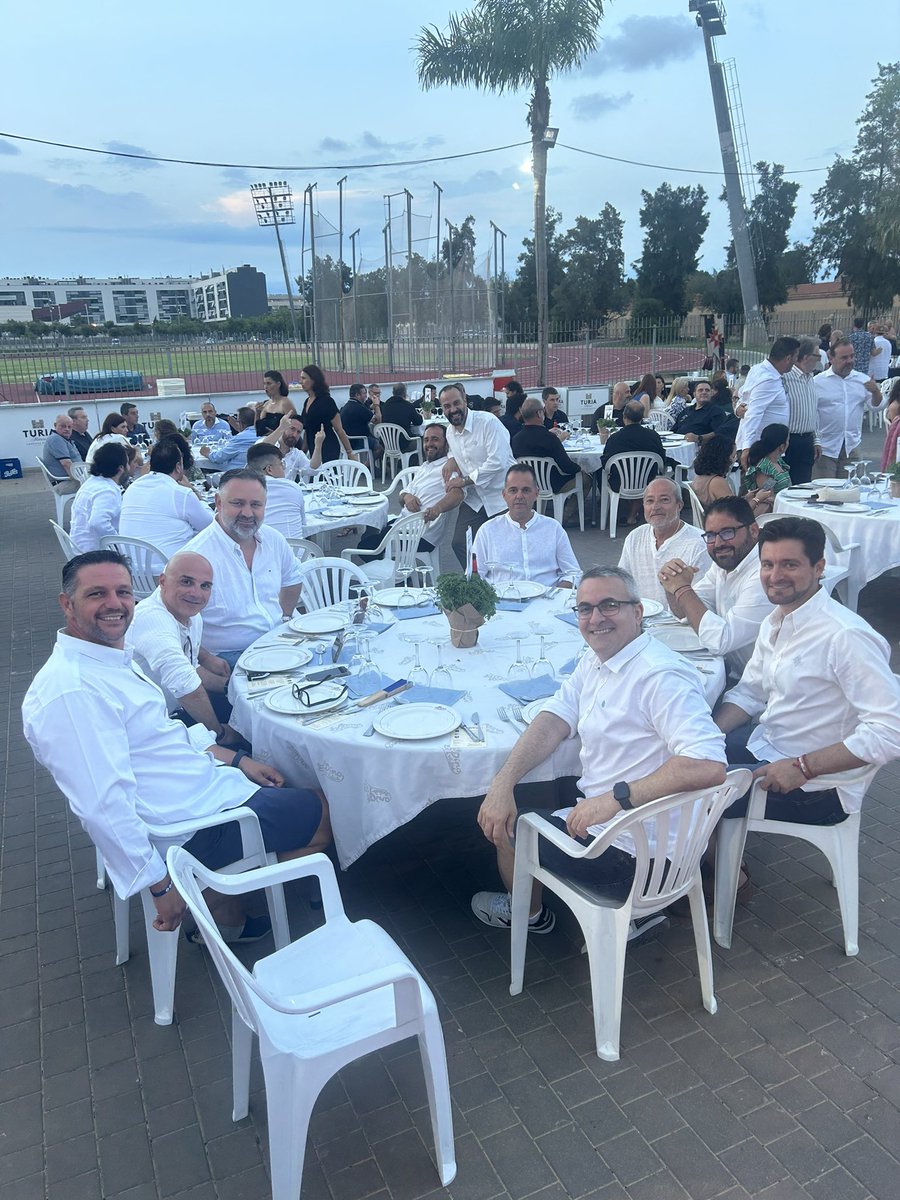 Comilitons tweet media