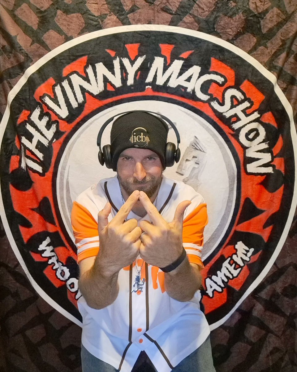 kep_vince's tweet photo. #whoopwhoopamen Fun Photography in my @Hooters jersey. Keep it #fun & #wicked Whoop Whoop & Amen! #photography #vinnymac https://t.co/UaW8NkNDoQ