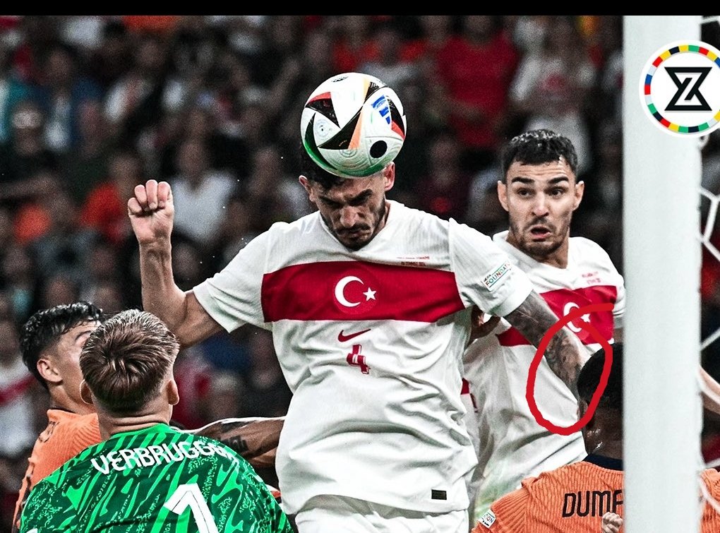 Melihzeer's tweet photo. @fatiheryilmaz0 @_0rkun Bu sefer gol esnasında kurt 🐺 gözüktü https://t.co/Mni1m7d0Mu