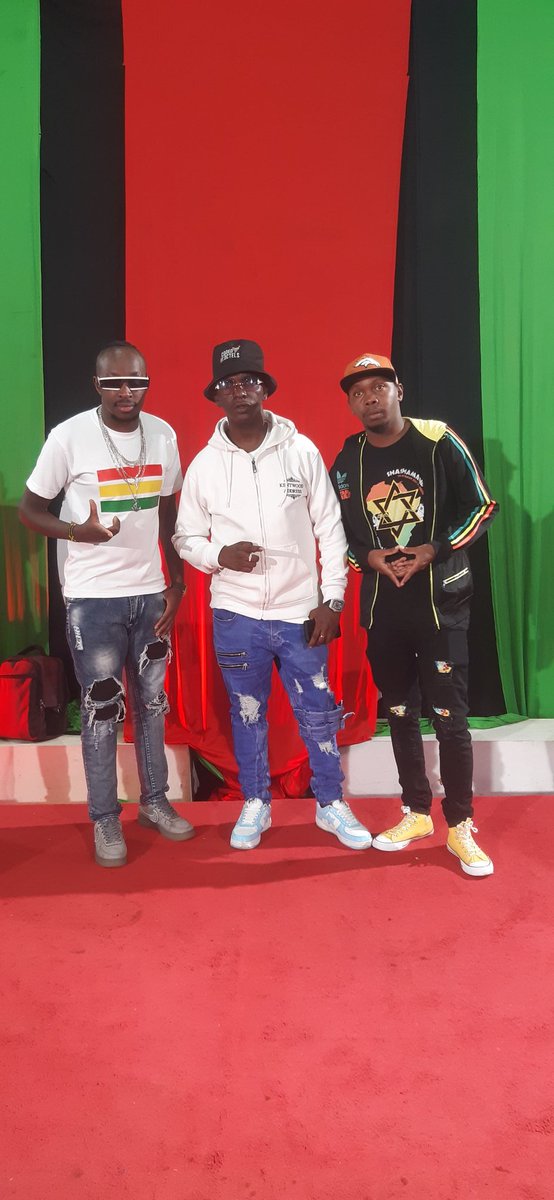 Rada safi pale <a href="/citizentvkenya/">Citizen TV Kenya</a> na mbogi ya #OneLove ❤💚💛
<a href="/Makveli17/">Makveli</a> 
<a href="/djmileskenya/">dj miles kenya</a> 
<a href="/MStabbah/">SELECTOR STABBAH NI MWAKI</a>