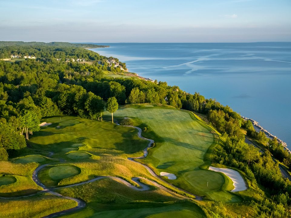 BOYNE_Golf's tweet photo. Summer is in full swing at BOYNE Golf. Join us for an exceptional golfing experience with breathtaking views! Book your tee time now. #BOYNEGolf

Click the link to book a tee time:
https://t.co/Cj5ooU51lm https://t.co/eNYJcxMk6Q