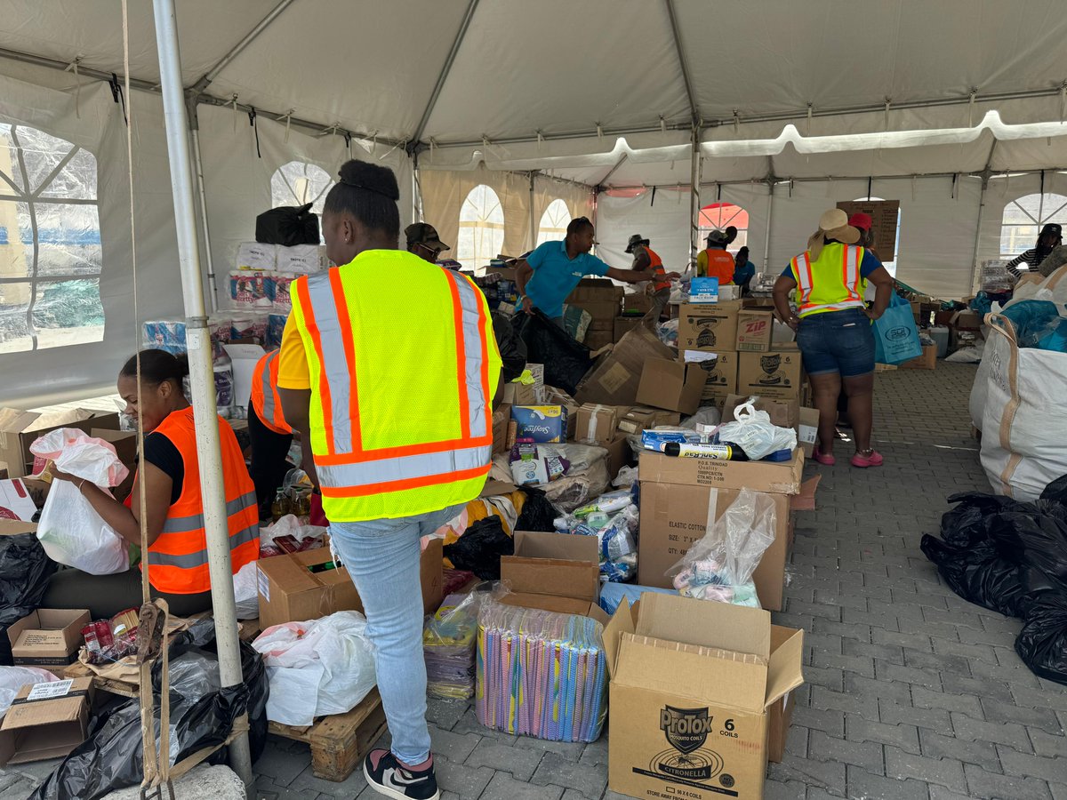 unwomencarib's tweet image. @unwomencarib team is on the ground in Carriacou & supporting relief efforts coordinated by the Ministry of Carriacou & Petit Martinique Affairs & Local Government.
The resilience of Caribbean people lies in our ability to come together in times of need. Weโre in this together.