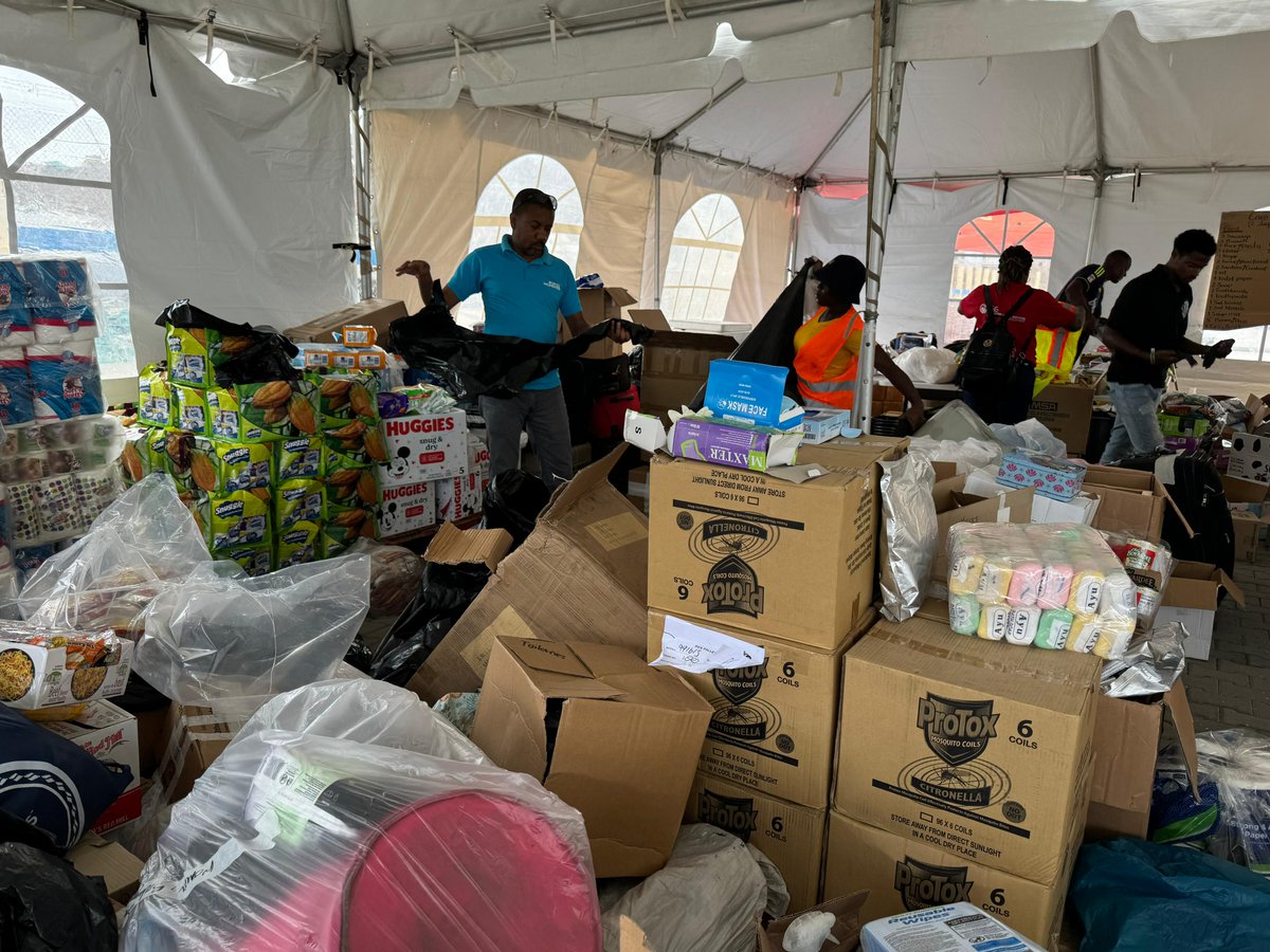 unwomencarib's tweet image. @unwomencarib team is on the ground in Carriacou & supporting relief efforts coordinated by the Ministry of Carriacou & Petit Martinique Affairs & Local Government.
The resilience of Caribbean people lies in our ability to come together in times of need. Weโre in this together.