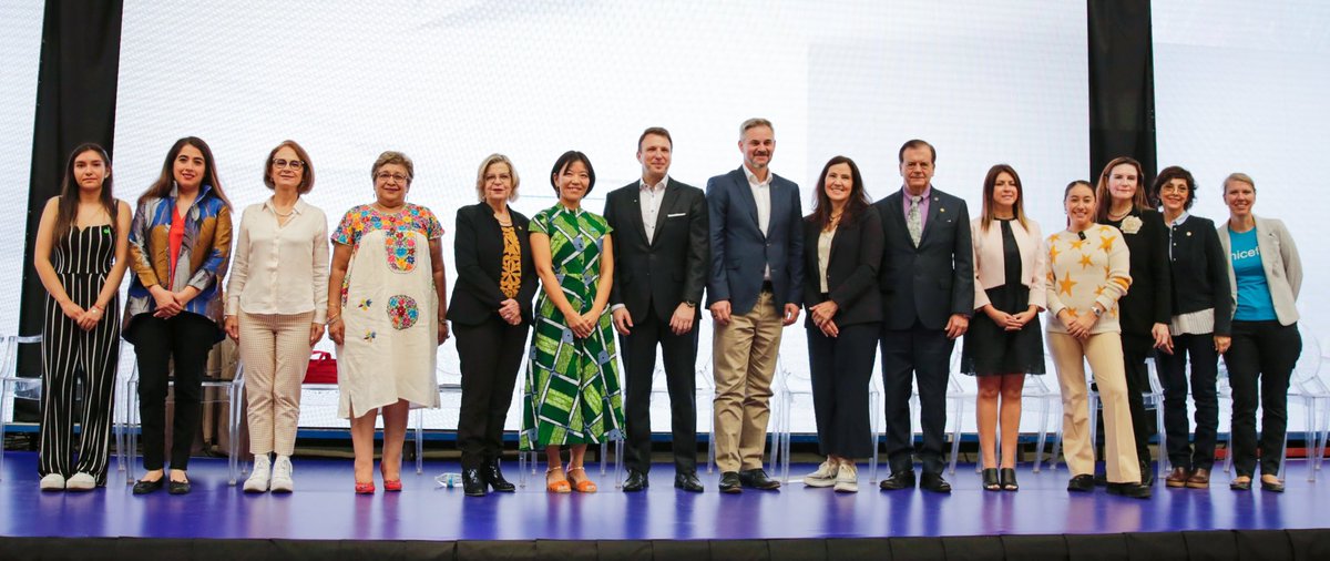 OfeliaAngulo_'s tweet photo. Participamos en el Foro #FuturasStem, organizado por @UNICEFMexico, @SEP_mx, @inmujeres, cuya finalidad es fomentar las vocaciones STEM (Science, Technology, Engineering and Mathematics, por sus siglas en inglés) en niñas y adolescentes a través de diversos talleres.
Fue un honor haber compartido el espacio con @MakiKato1, representante adjunta de UNICEF; la directora de Inmujeres, @nadgasman y la subsecretaria de Educación Básica de la SEP, @MarthaVelda.