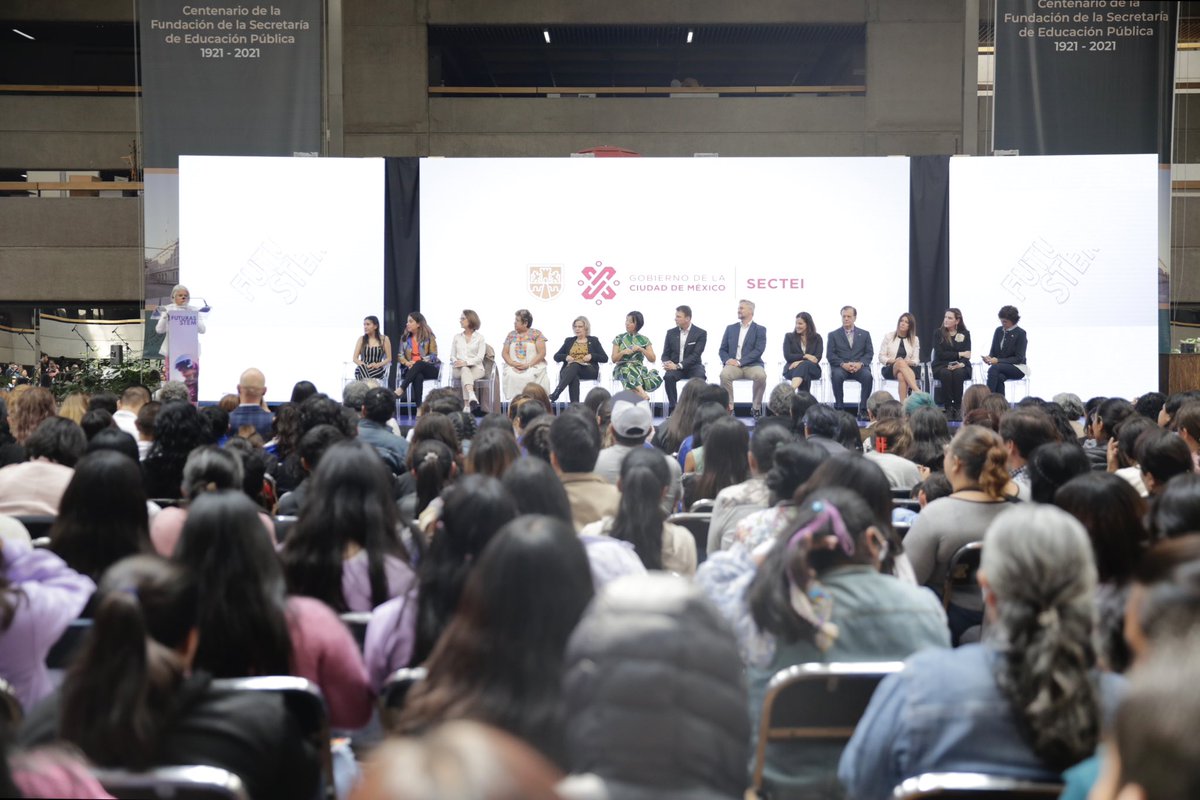 OfeliaAngulo_'s tweet photo. Participamos en el Foro #FuturasStem, organizado por @UNICEFMexico, @SEP_mx, @inmujeres, cuya finalidad es fomentar las vocaciones STEM (Science, Technology, Engineering and Mathematics, por sus siglas en inglés) en niñas y adolescentes a través de diversos talleres.
Fue un honor haber compartido el espacio con @MakiKato1, representante adjunta de UNICEF; la directora de Inmujeres, @nadgasman y la subsecretaria de Educación Básica de la SEP, @MarthaVelda.