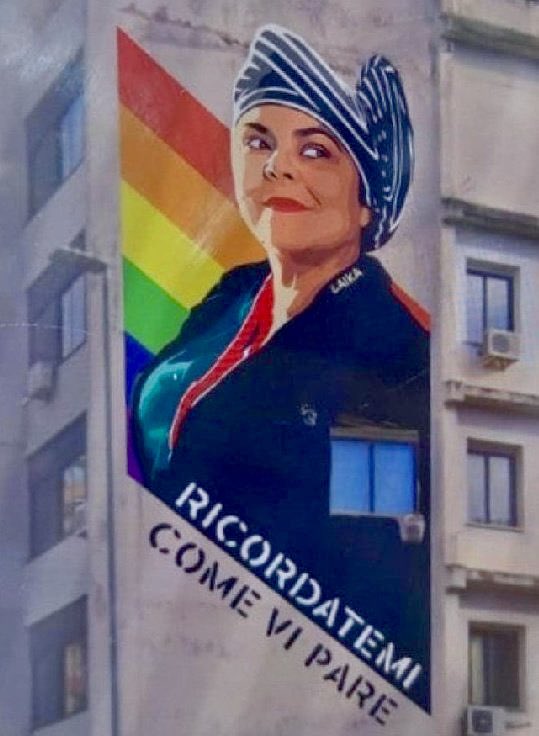 Pare che questo murales dia fastidio a fasci, antiabortisti e omofobi. E allora va condiviso. Oltre al fatto che la si ama e basta.

#MichelaMurgia