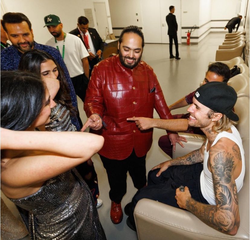 JBCrewdotcom's tweet photo. Justin Bieber via Instagram (1/3): 

🥰🥰🥰 https://t.co/83g6wj9Cyr