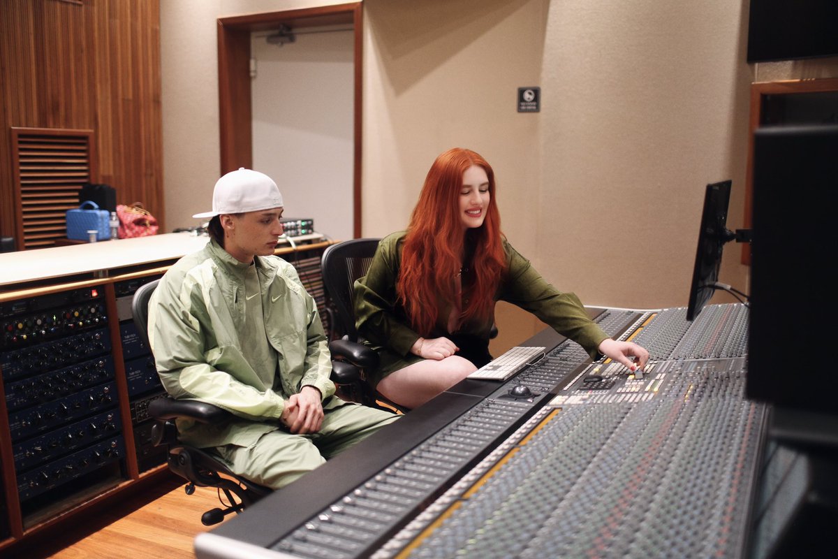 Victoria Records (@victoriarecords) on Twitter photo PESO PLUMA 😮💨 Grammy Award-Winning Artist <a href="/_PesoPluma/">Peso Pluma</a> & Grammy Award-Nominated Producer <a href="/VictoriaKuhne/">Victoria Kühne</a> in Studio A of Victoria Records, the top recording studios in Latin America 🇲🇽 #PesoPluma #RecordingStudio PESO PLUMA 😮💨 Grammy Award-Winning Artist <a href="/_PesoPluma/">Peso Pluma</a> & Grammy Award-Nominated Producer <a href="/VictoriaKuhne/">Victoria Kühne</a> in Studio A of Victoria Records, the top recording studios in Latin America 🇲🇽 #PesoPluma #RecordingStudio