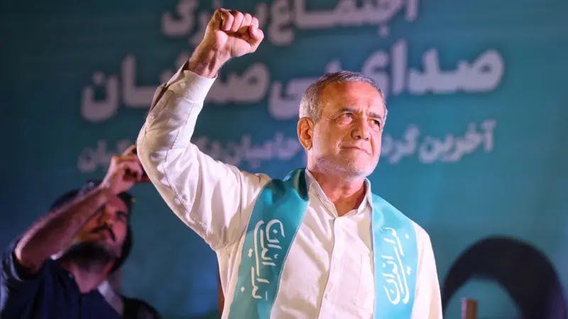 Felicito al nuevo presidente iraní Masoud Pezeshkian, y al pueblo de la República Islámica de Irán por la extraordinaria jornada democrática. Cuentan con Venezuela para continuar por la senda del fortalecimiento de las relaciones de hermandad, amistad y cooperación entre nuestros