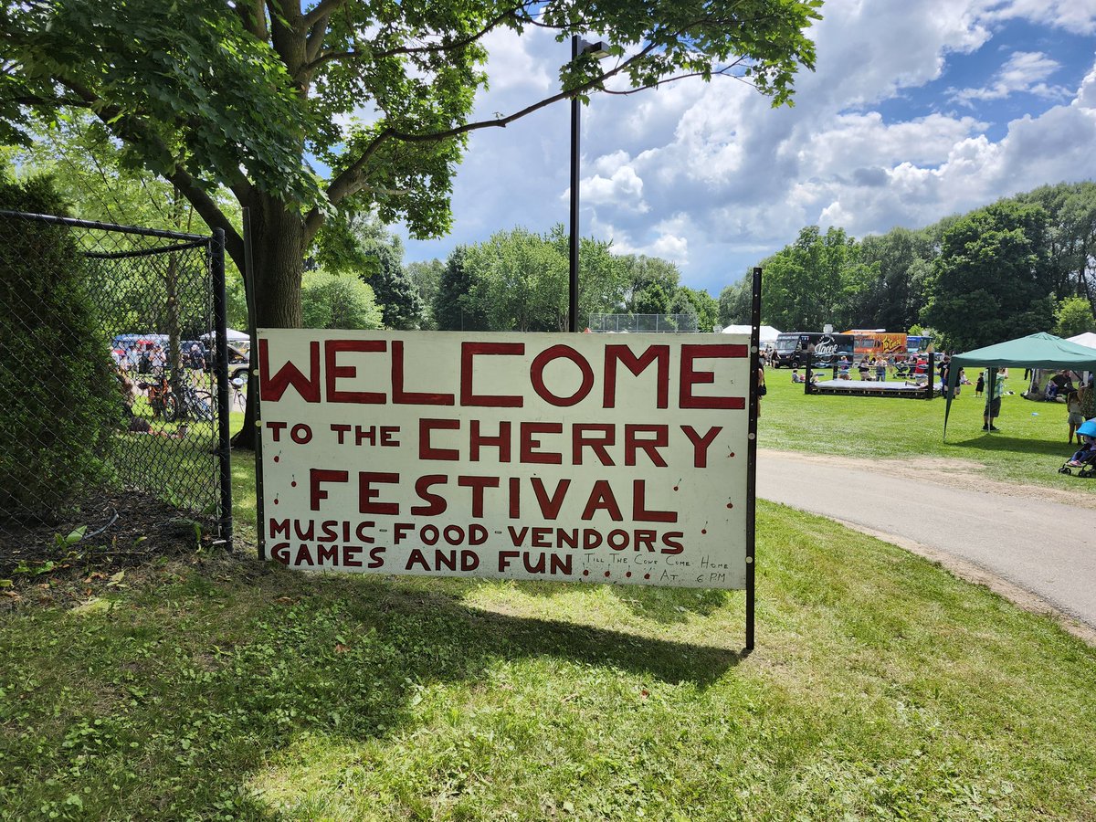 TweetyTea19's tweet photo. Annual #CherryPark festival #KWAwesome #saturdayfun https://t.co/urMqNHPeKx