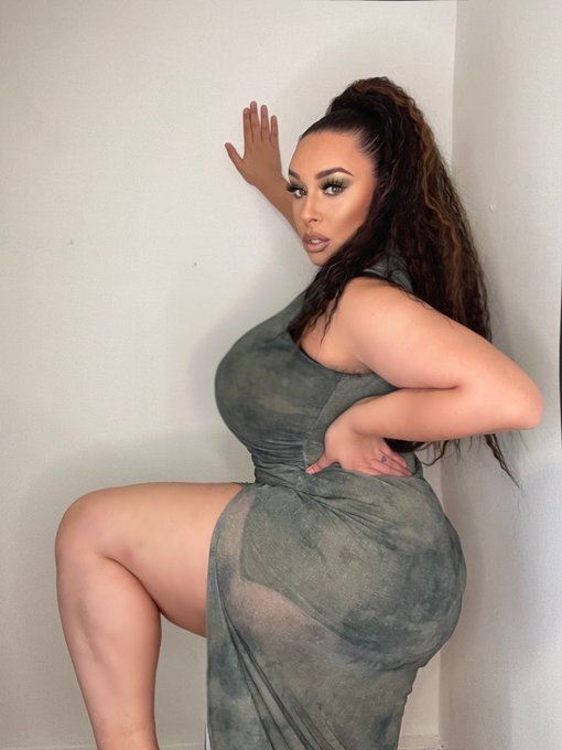 3 pic. How’s your day going? 
Retweet if you like these ??☺️ https://t.co/UW0Qqr9xte
