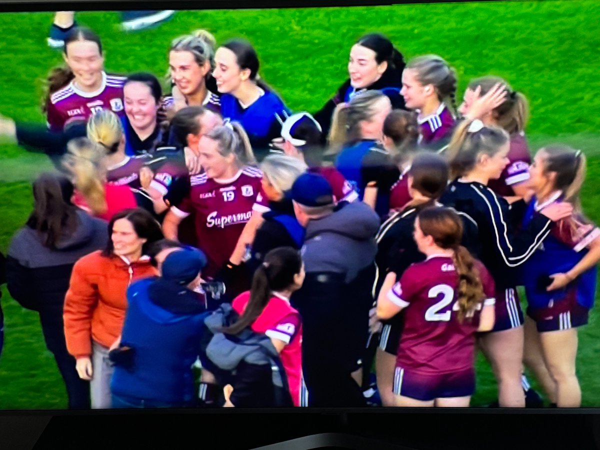 JeromeQuinn's tweet photo. HUGE shock in Ladies Football..

Galway beat hot favourites and holders Dublin after extra-time in Parnell Park in the TG4 All Ireland SFC Quarter-finals..

The Ward sisters are unbelievable warriors.

The biggest result since Meath beat Dublin in the 2021 Final. https://t.co/0UZYpRKhBr