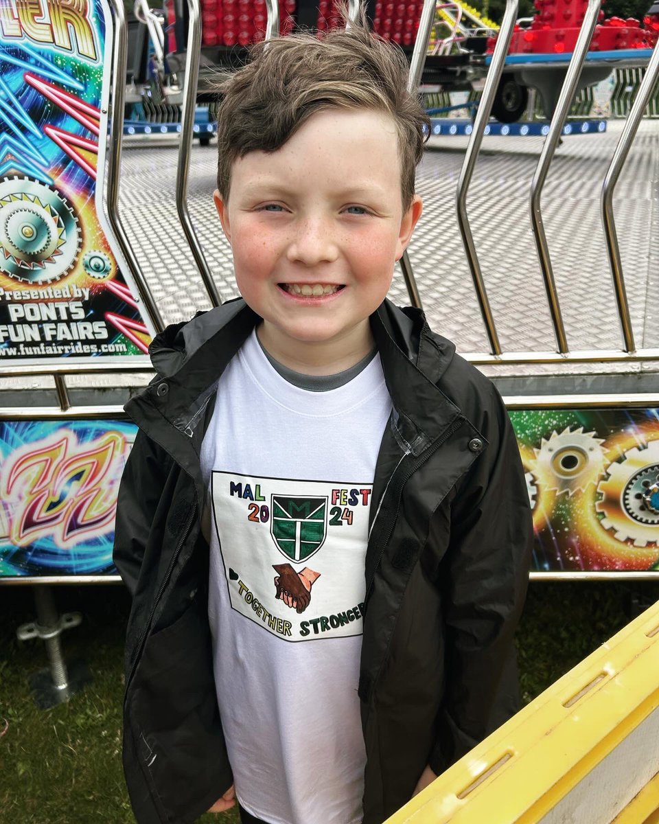 EmmsFerguson's tweet photo. Another amazing #Malfest making memories 💚💛

Thanks so much @malvernprimary 

#Vaughny15 https://t.co/w2LV1ipgLN