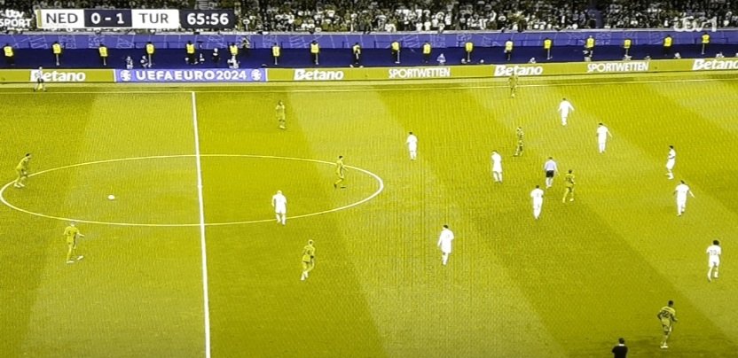This Netherlands kit is a horrible shade for me, blends into the grass.  <a href="/UEFA/">UEFA</a> have #colourblindness guidance they've ignored again. How about white shorts to break up the colour? Here's a simulation of #protanopia, ie what I'm watching 🤔
#NEDTUR <a href="/colourblindorg/">ColourBlindAwareness 🇺🇦 🌻</a> @EURO2024