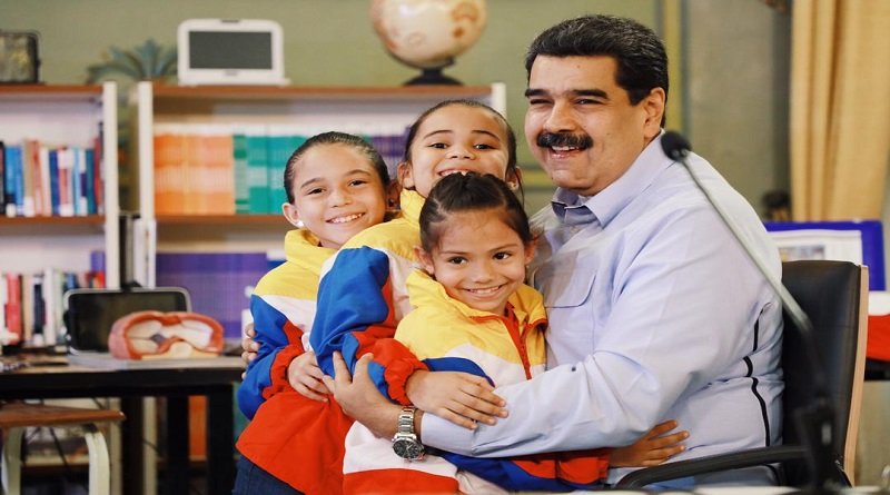 Venezuela garantiza la educación totalmente pública y gratuita, formando hombres y mujeres profundamente humanos.
<a href="/MPPEU_Ve/">MPPEU_Ve</a>
<a href="/NicolasMaduro/">Nicolás Maduro</a>

#EducaciónGratuita 🇻🇪
#VenezuelaSoberanaYPlena 💪
#DeZurdaTeam 🤝🐴