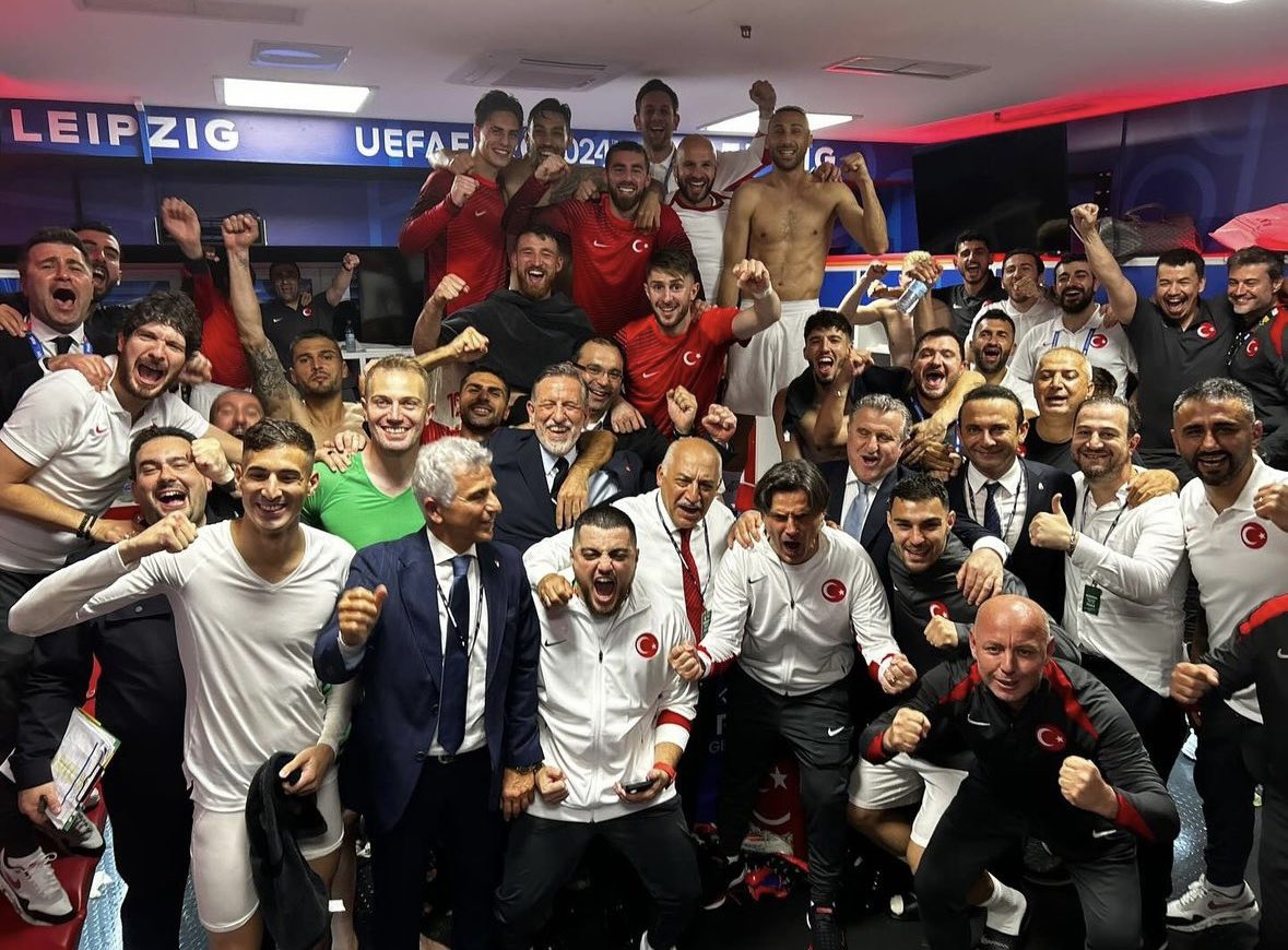 Yüreğinizi Ortaya Koyarak Çeyrek Finale Kadar Yükselerek Bizlere Yaşattığınız Gurur için Teşekkürler Bizim Çocuklar.🇹🇷🇹🇷🇹🇷