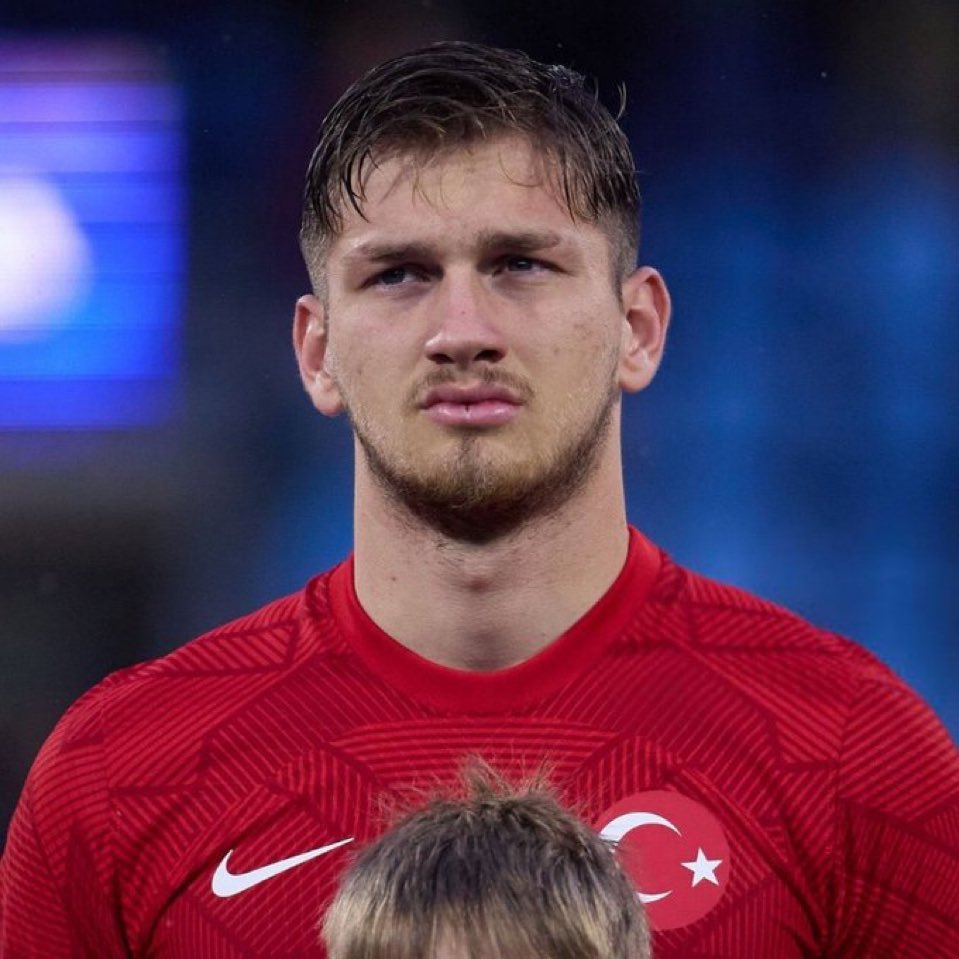 Son Düdük (@_sonduduk) on Twitter photo Semih Kılıçsoy oyuna girer girmez çok net birkaç pozisyona soktu.
Sen elinden geleni yaptın. Seni oynatmayalar utansın. Semih Kılıçsoy oyuna girer girmez çok net birkaç pozisyona soktu.
Sen elinden geleni yaptın. Seni oynatmayalar utansın.