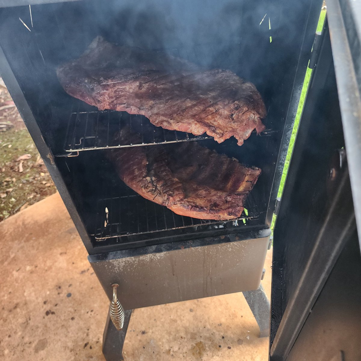 dablackseto's tweet image. Just a little work on the grill for the weekend. #bigcreatxr #teamb42 #BBQ